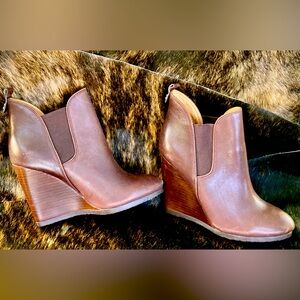 COACH Wedge Ankle Booties Farah Washed Leather Chestnut Size 6B